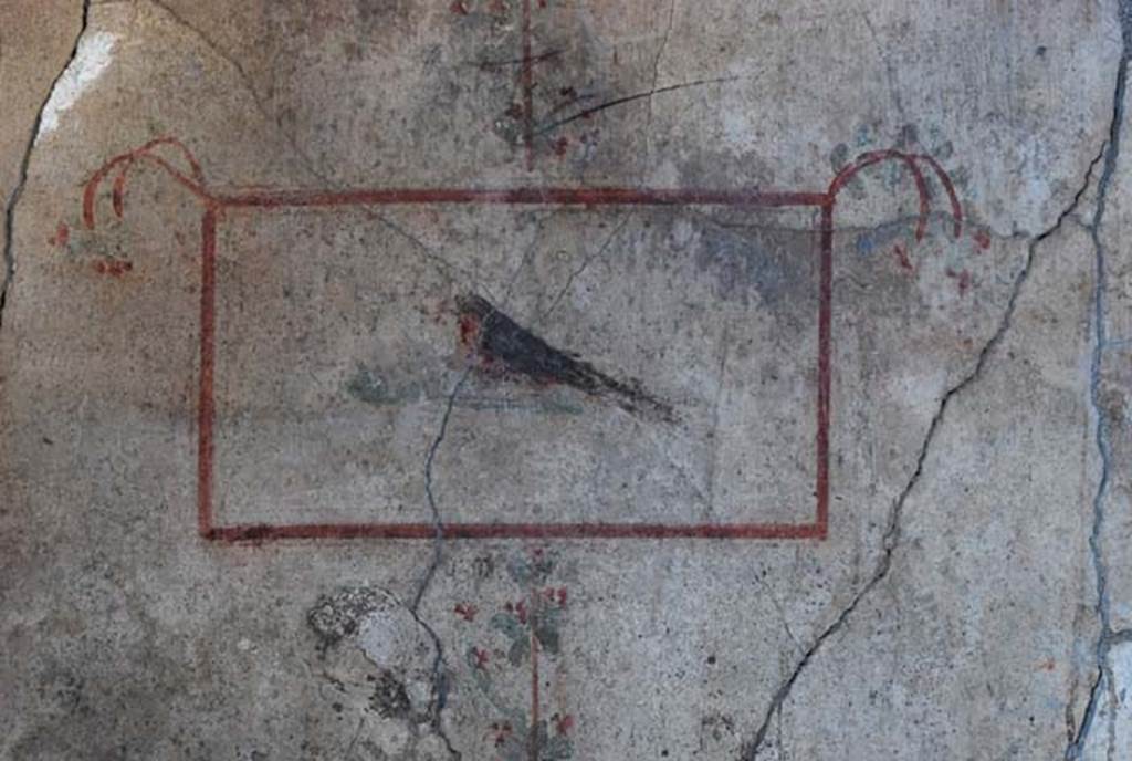 I.8.9 Pompeii. March 2008. Room 4, north wall detail of a painted panel of a bird.
Photo courtesy of Nicolas Monteix.
