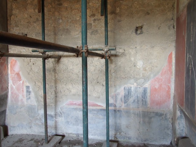 I.8.9 Pompeii.  March 2009. Room 8.  Portico.  East wall.