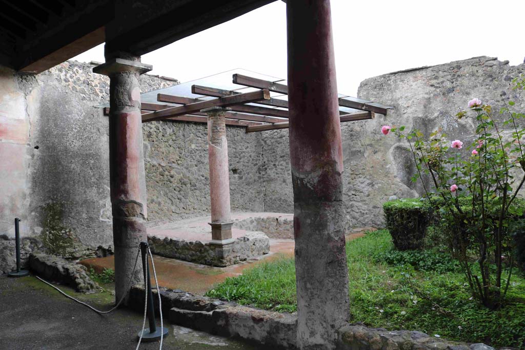 I.8.9 Pompeii. December 2018. Room 9, looking south-east from portico towards triclinium in garden area. Photo courtesy of Aude Durand.