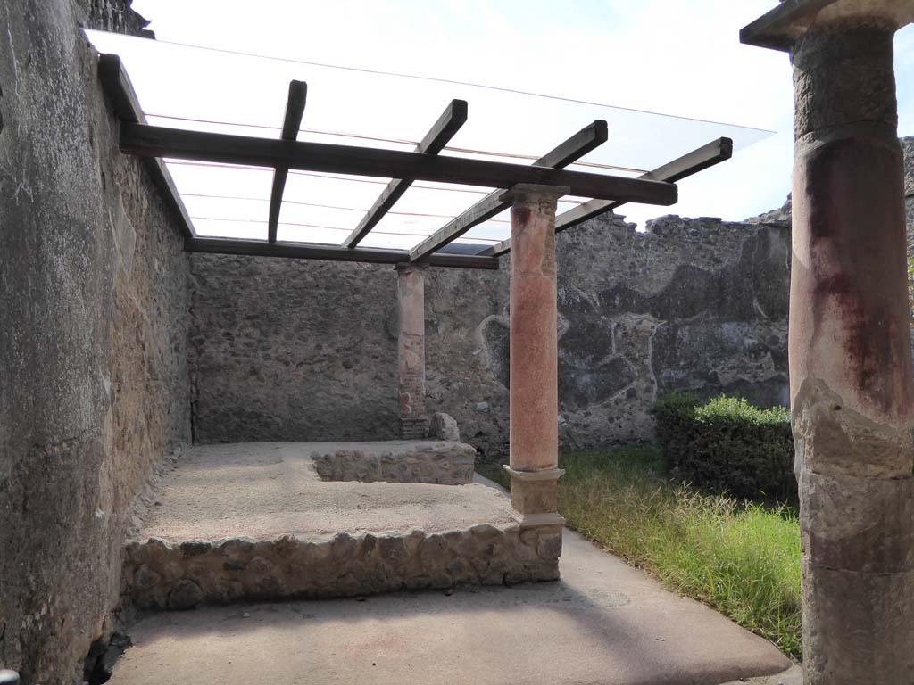 I.8.9 Pompeii. September 2015. Room 9, looking south across triclinium.
Foto Annette Haug, ERC Grant 681269 DÉCOR.
