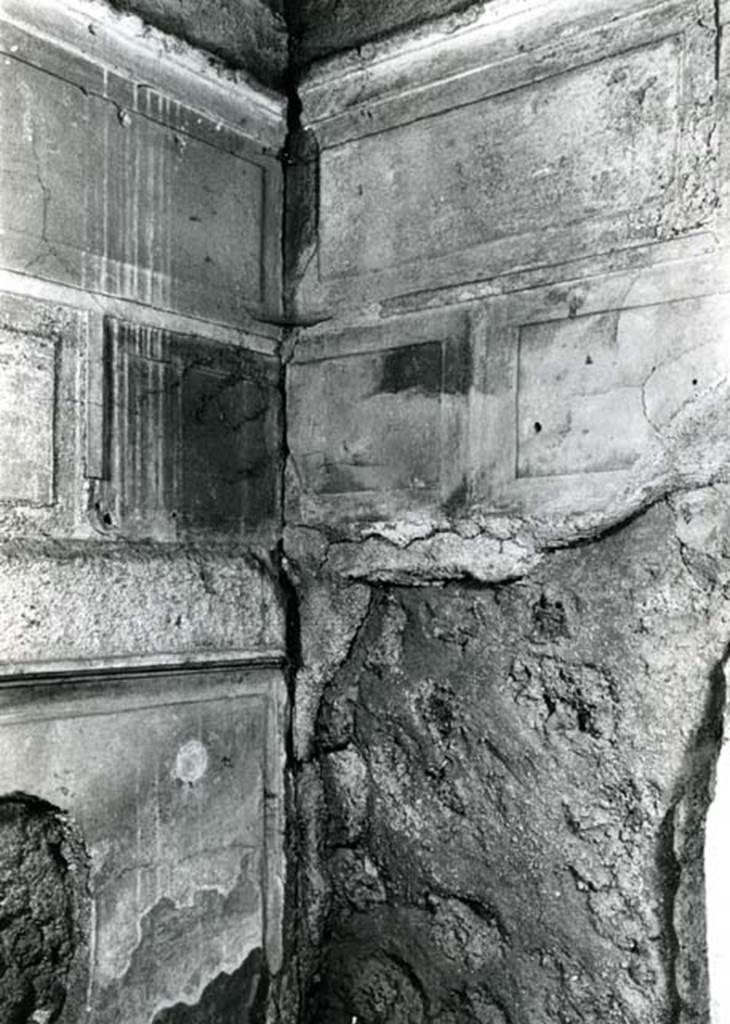 I.8.17 Pompeii. 1972. Room 15. Casa dei Quattro Stili, cubiculum, alcove, W wall in NW corner.  
Photo courtesy of Anne Laidlaw.
American Academy in Rome, Photographic Archive. Laidlaw collection _P_72_13_35.  
