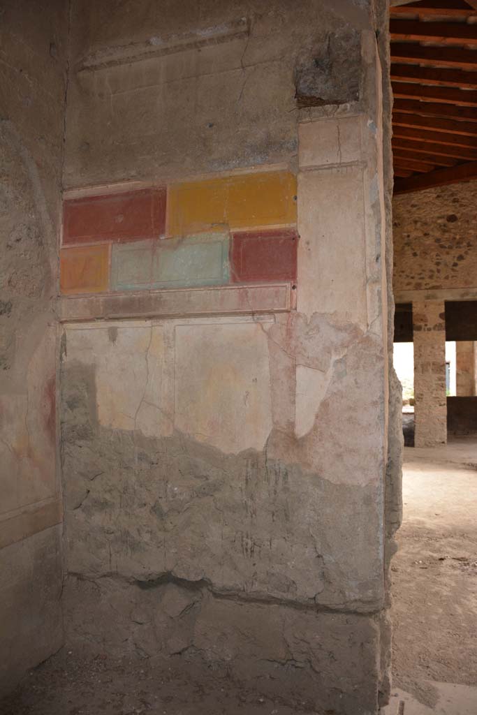 I.8.17 Pompeii. March 2019. Room 15, east wall of alcove and doorway to atrium 3.
Foto Annette Haug, ERC Grant 681269 DCOR.

