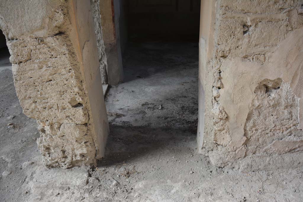 I.8.17 Pompeii. March 2019. Room 13, detail of doorway in west wall of ala, into cubiculum, room 14.
Foto Annette Haug, ERC Grant 681269 DCOR.

