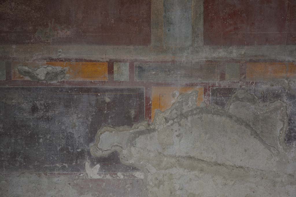 I.8.17 Pompeii. March 2019. Room 13, detail from painted zoccolo on north wall at west end. 
Foto Annette Haug, ERC Grant 681269 DCOR.
