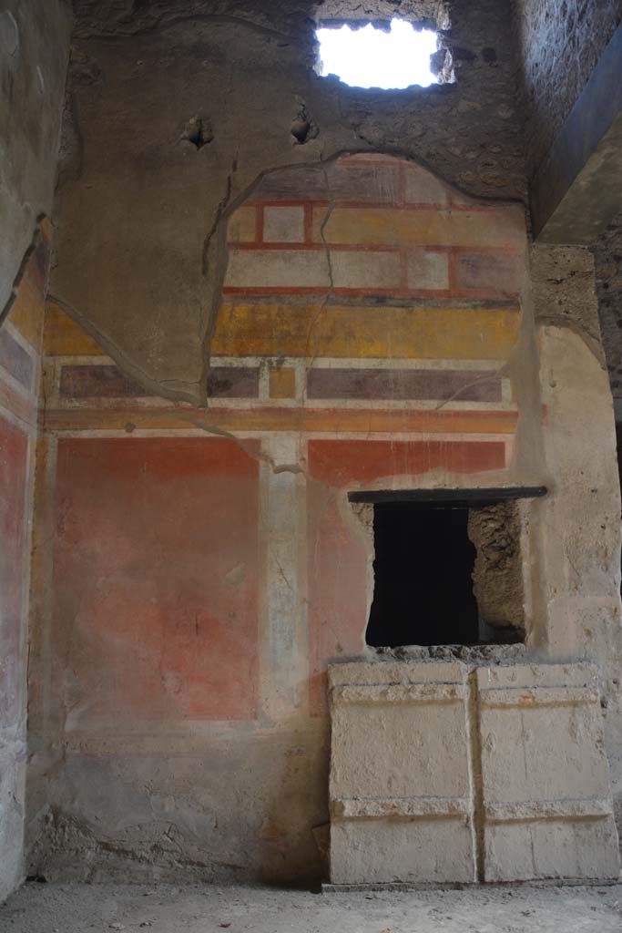 I.8.17 Pompeii. March 2019. Room 13, looking towards east wall with window into room 12.
Foto Annette Haug, ERC Grant 681269 DCOR.

