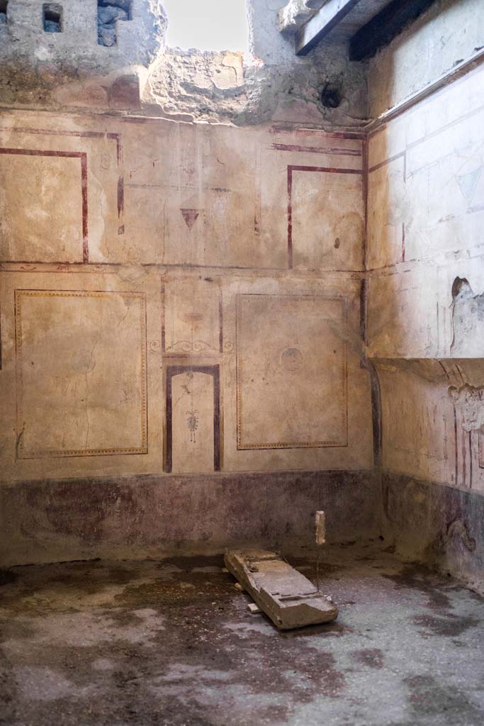 I.8.17 Pompeii. December 2021. 
Room 14, looking towards west wall with window above, and north-west corner with bed recess. 
Photo courtesy of Johannes Eber.
.


