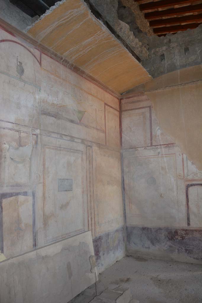 I.8.17 Pompeii. October 2019. 
Room 14, north-east corner with part reconstruction of vaulted ceiling. 
Foto Annette Haug, ERC Grant 681269 DCOR.

