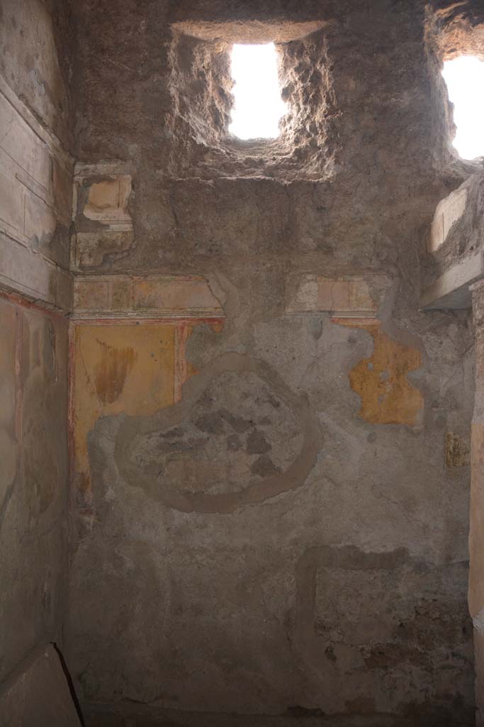 I.8.17 Pompeii. March 2019. Room 15, west wall at south end.
Foto Annette Haug, ERC Grant 681269 DCOR.
