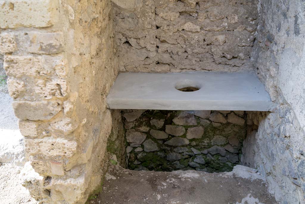 I.9.5 Pompeii. April 2022. Room 15, detail of latrine. Photo courtesy of Johannes Eber.