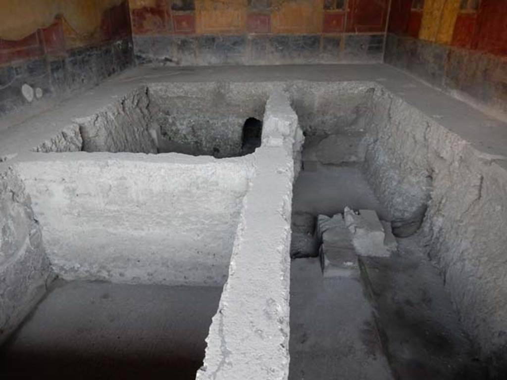 I.10.4 Pompeii. May 2015. 
Room 18, looking east across rooms below the floor level. On the right of centre of the photo is the mosaic floor as seen by Pernice, below.
Photo courtesy of Buzz Ferebee.

