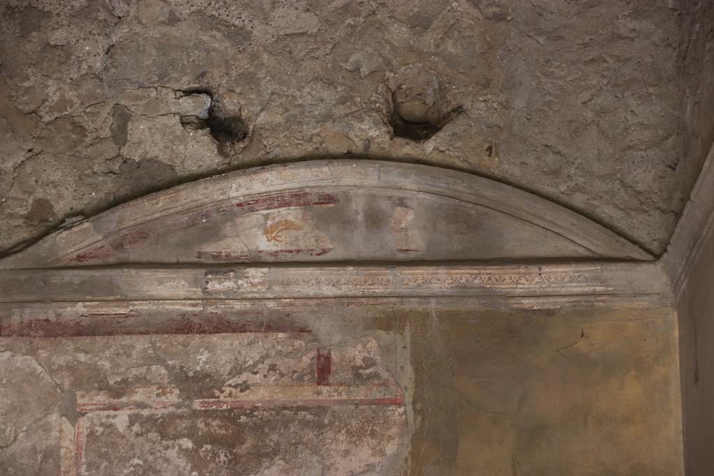 I.10.4 Pompeii. September 2021. Corridor 16, detail of east wall and vaulted ceiling. Photo courtesy of Klaus Heese.