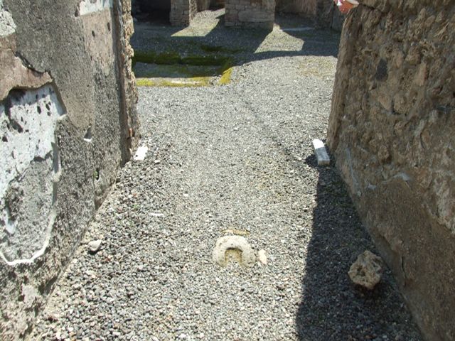 I.10.8 Pompeii.  December 2007.  Impluvium.  