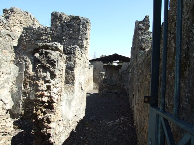 I.12.15 Pompeii. March 2009. Doorway to room 2, cubiculum.