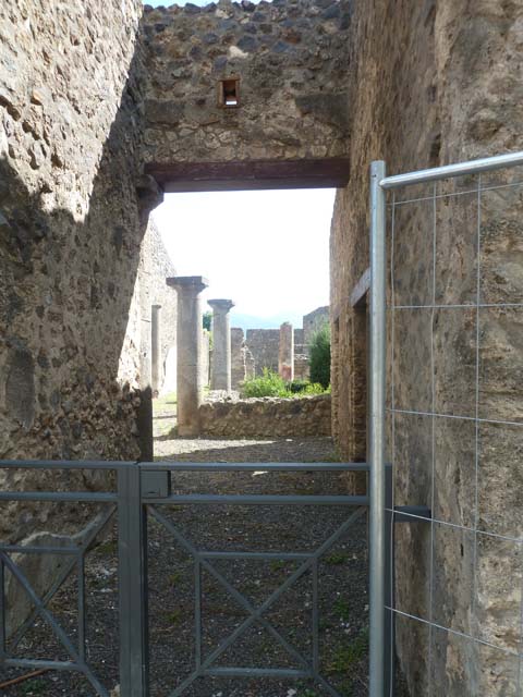 I.13.1 Pompeii. December 2007. Peristyle and garden area. According to Jashemski, the small peristyle garden was at the front of the house.
It had a portico on the south, east and part of the north sides.
It was supported by 3 columns, an engaged column on the southwest corner, and a pillar on the southeast corner.  The garden was enclosed by a low wall. See Jashemski, W. F., 1993. The Gardens of Pompeii, Volume II: Appendices. New York: Caratzas. (p.56)
