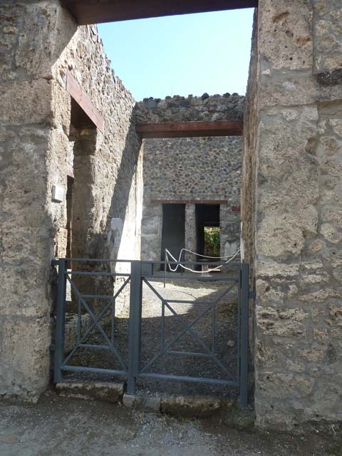 I.13.2 Pompeii. December 2004. Looking south across atrium.