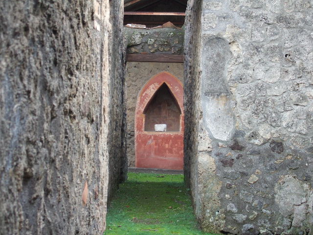 I.14.7 Pompeii.  March 2009.   Small kitchen with latrine.  Looking east.