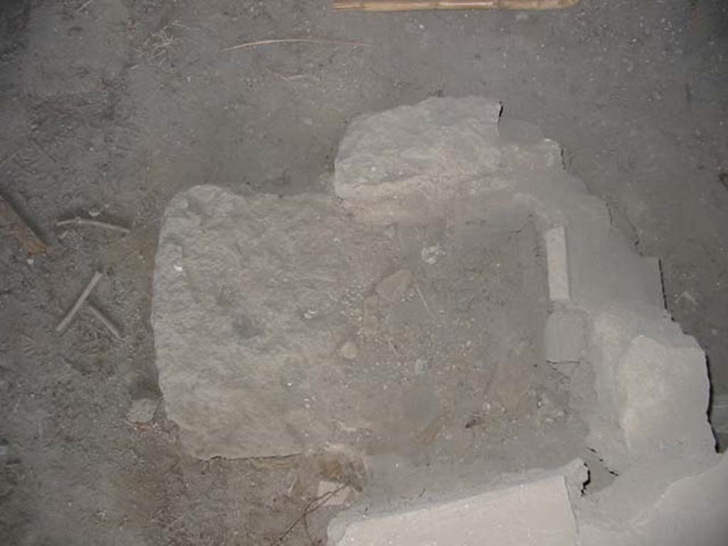 I.14.15 Pompeii. May 2003. Remain s of hearth at north end of counter.
Photo courtesy of Nicolas Monteix.
