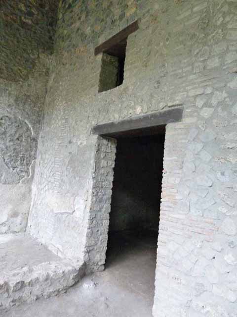 I.15.3 Pompeii. December 2007. Bench or hearth on north-east side of peristyle.