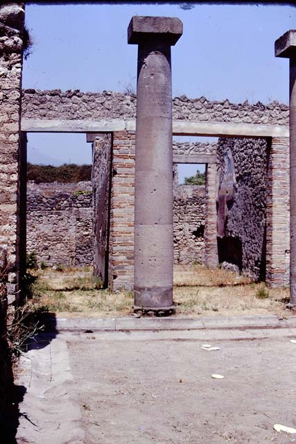 I.16.2 Pompeii. September 2005. Pseudoperistyle, looking west.