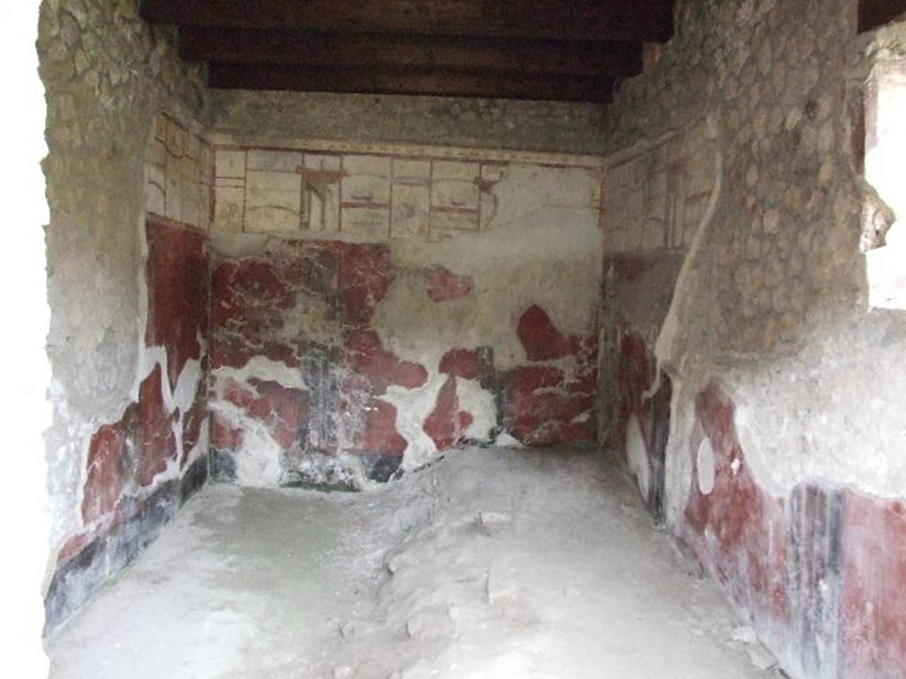 I.16.4 Summer Triclinium with Sarno Canal passing under.