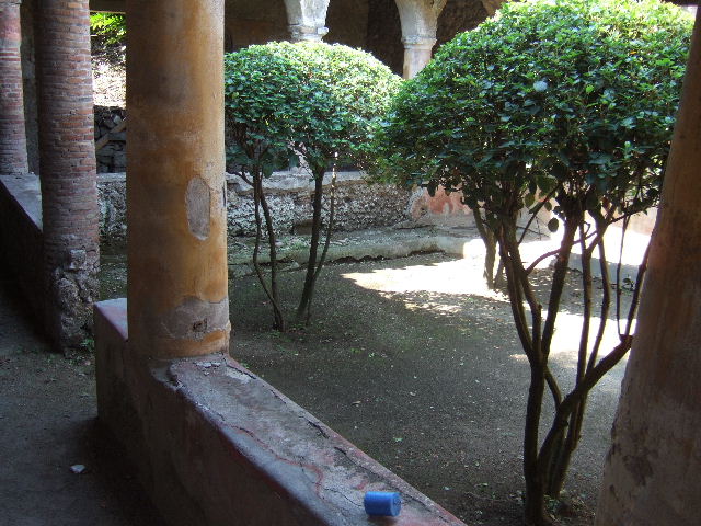 I.17.4 Pompeii. May 2006. Kitchen and latrine in south west corner.