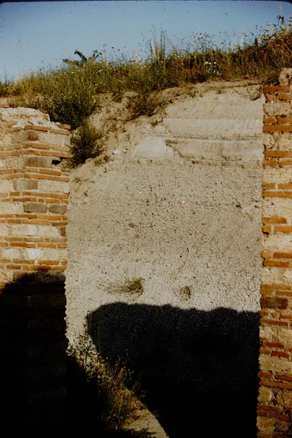 I.19.1 Pompeii, (side wall). September 2005. Roadway looking south. I.2