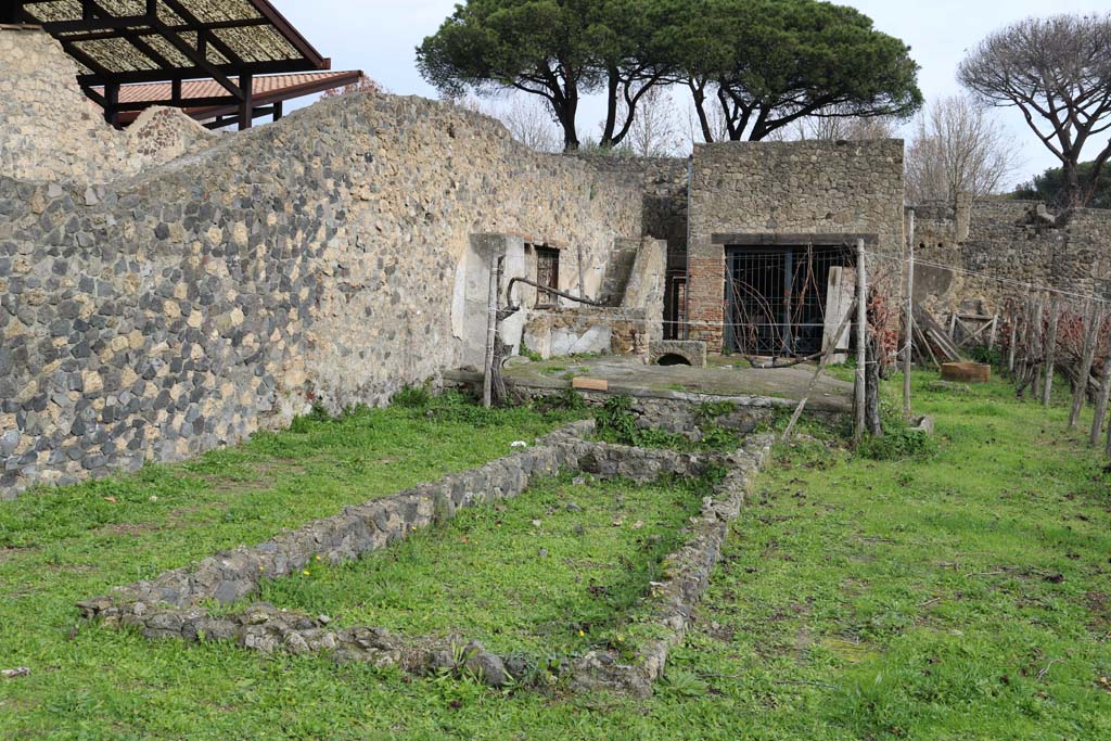 I.20.1 Pompeii. December 2018. Looking east across fishpond at rear of triclinium. Photo courtesy of Aude Durand.