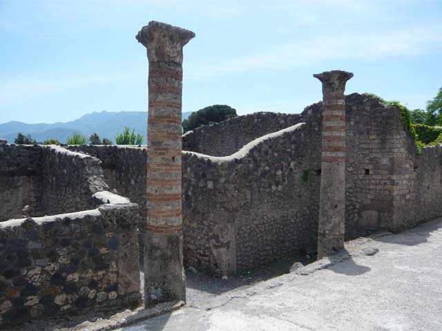 I.21.2 Pompeii. September 2005. Looking south through entrance.
