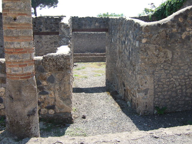 I.21.2 Pompeii. May 2005. Eastern wall of Fugitives Garden.