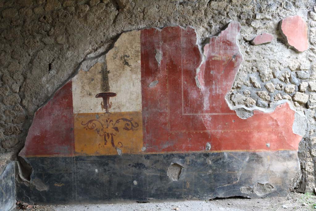 II.1.5 Pompeii. December 2018. Looking towards painted decoration on east wall of rear room. Photo courtesy of Aude Durand.