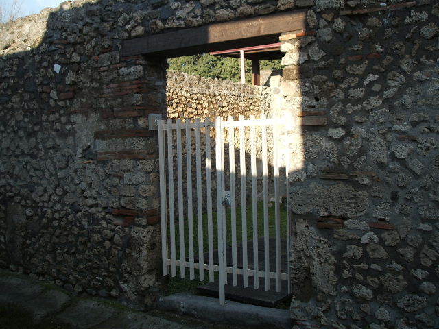 II.1.9 Pompeii. September 2004. North east corner with large well.