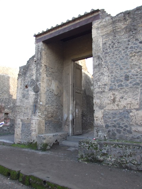 II.2.2 Pompeii. December 2005. Cast of door on east side.