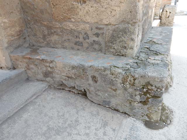 II.2.2 Pompeii. December 2005. Looking north across atrium to entrance. The doorway to room 7 is behind scaffolding.