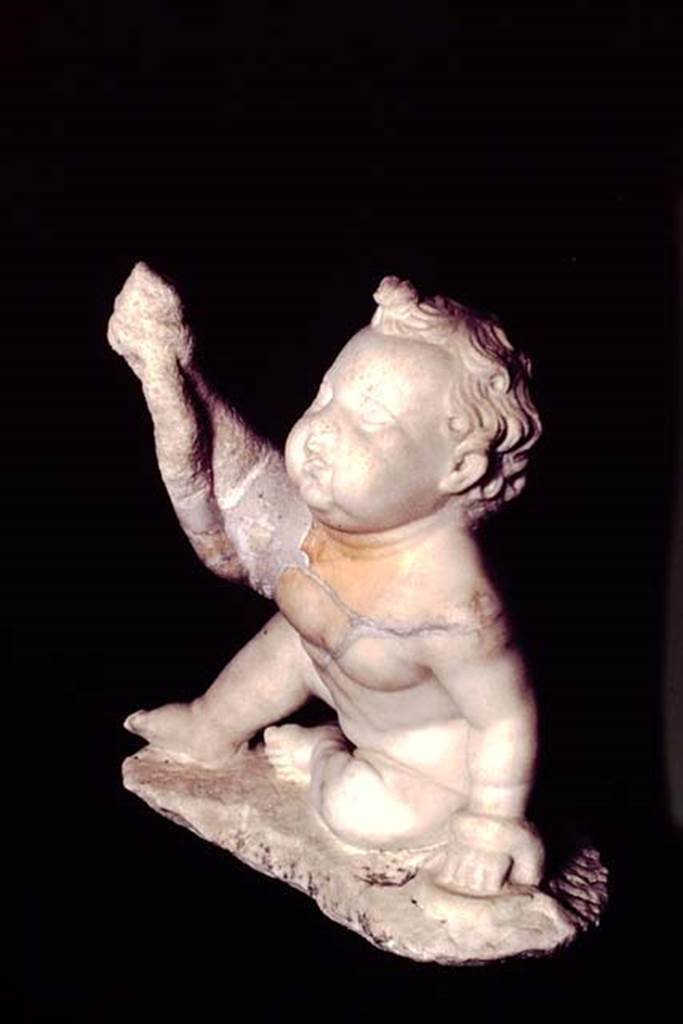 II.2.2 Pompeii. 1978. Room “i”. White marble statuette of a young Hercules strangling a snake, found in 1920. Photo by Stanley A. Jashemski.   
Source: The Wilhelmina and Stanley A. Jashemski archive in the University of Maryland Library, Special Collections (See collection page) and made available under the Creative Commons Attribution-Non Commercial License v.4. See Licence and use details. J78f0403
