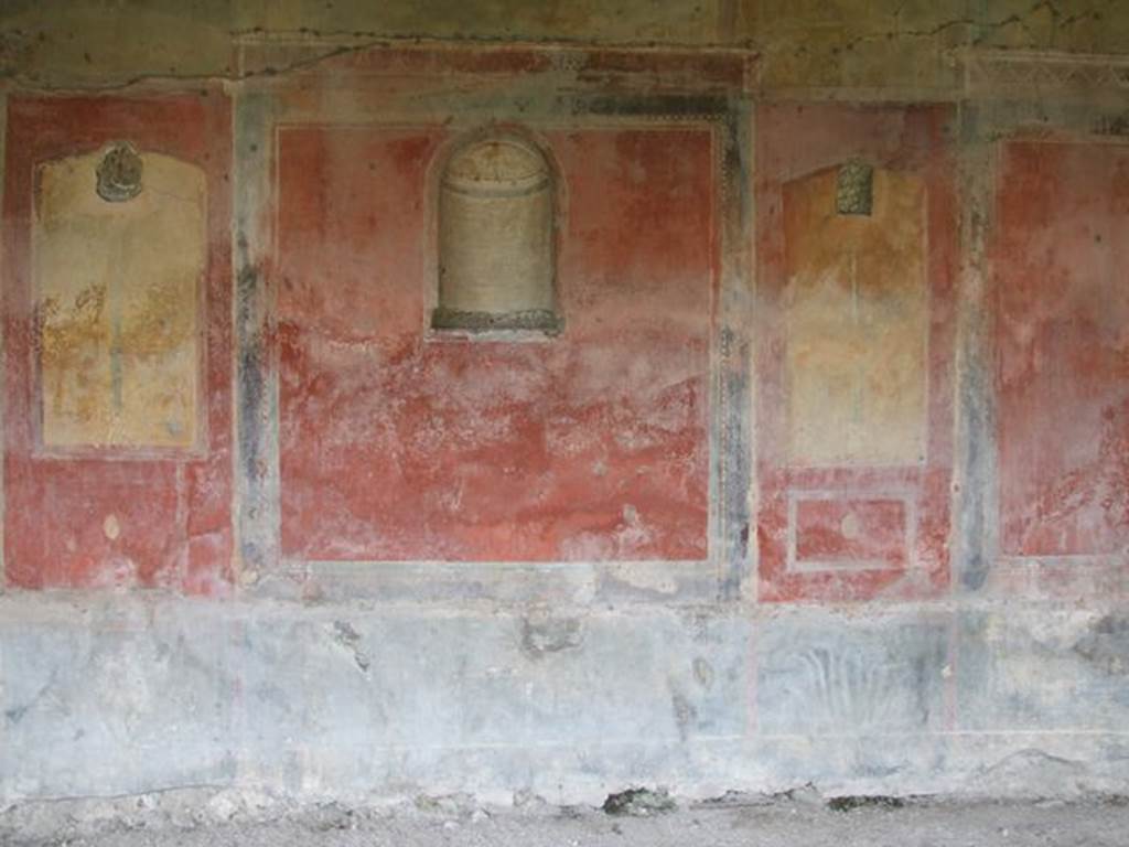 II.4.6 Pompeii. December 2006.  Wall decoration and niche in portico