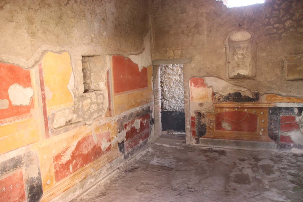 II.4.6 Pompeii. September 2019. Room on north side of summer triclinium.
Looking towards south wall with niche, and doorway in south-west corner to rear corridor.
Photo courtesy of Klaus Heese.
