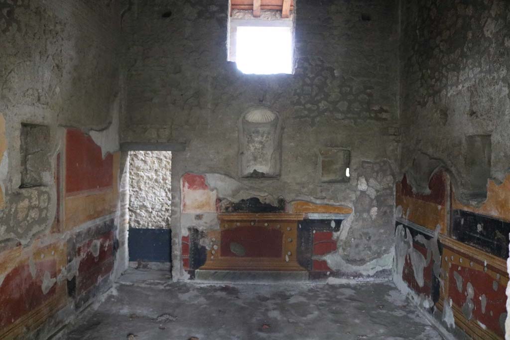 II.4.6 Pompeii. December 2018. Looking towards west wall of room on north side of summer triclinium. Photo courtesy of Aude Durand.
