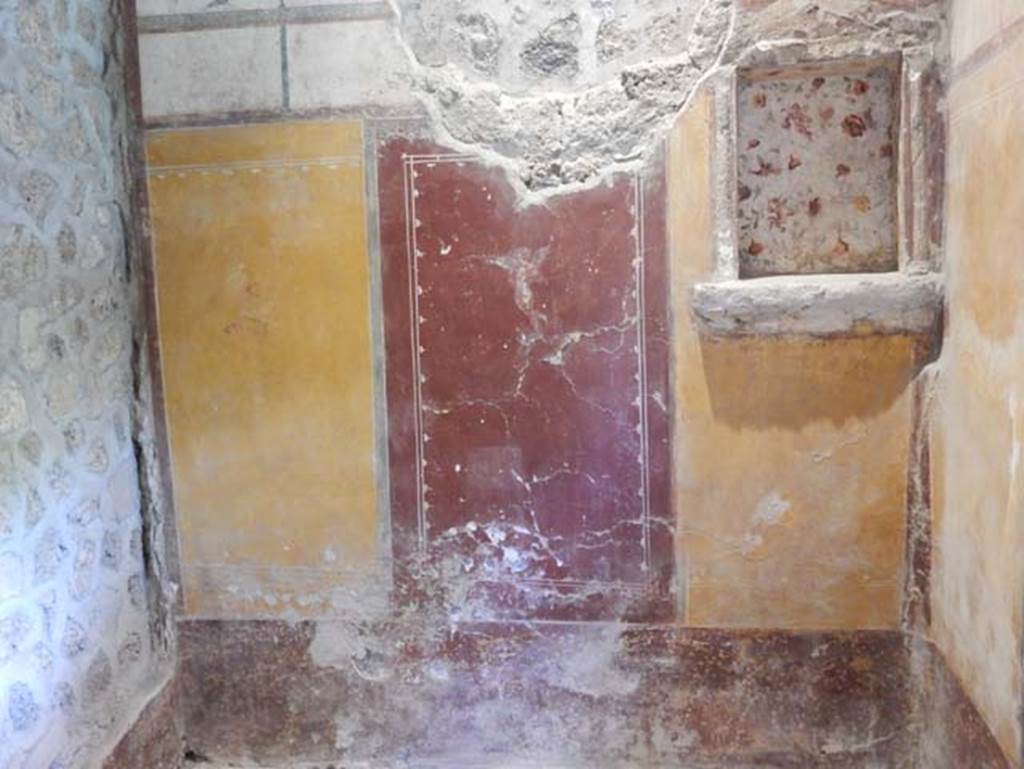 II.9.4, Pompeii. May 2018. Room 6, north wall. Photo courtesy of Buzz Ferebee.