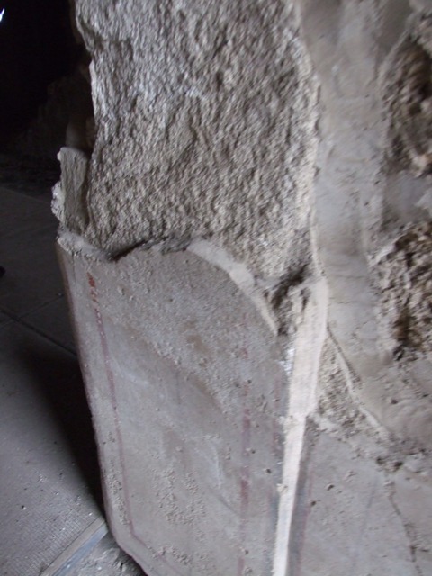 II.9.4 Pompeii. December 2007. Lower part of inside wall pillar between window and door to garden.