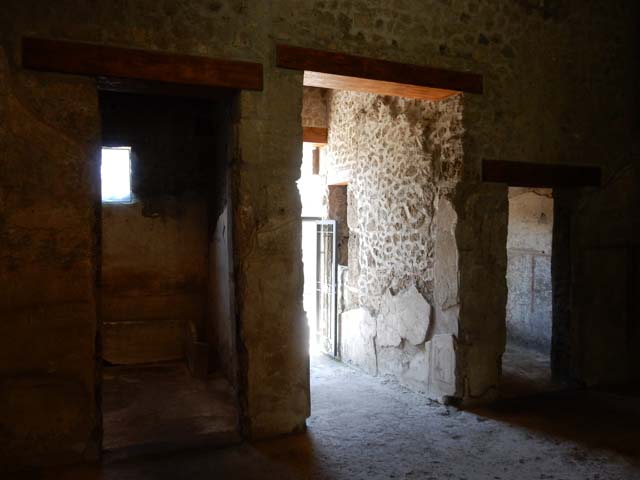 II.9.4 Pompeii. December 2007. South side.