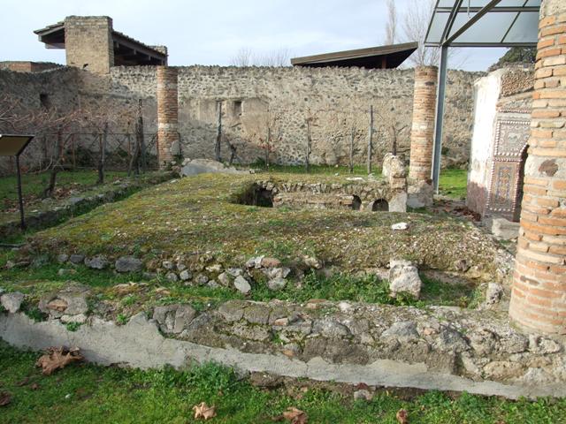 II.9.7. Garden entrance to House of Summer Triclinium. December 2007. Triclinium.