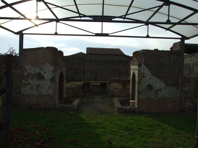 II.9.7. Garden entrance to House of Summer Triclinium.  December 2007.  Fountain or Nymphaeum on the north side.  South face.  Mosaic.