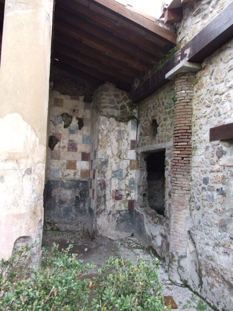 III.2.1 Pompeii.  March 2009.  Room 20.  Square recess or niche in west wall of Summer Triclinium.