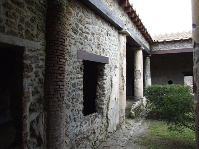 III.2.1 Pompeii.  March 2009.  Room 20. Summer Triclinium and Garden area.  east side, and one of the windows of room 14.
