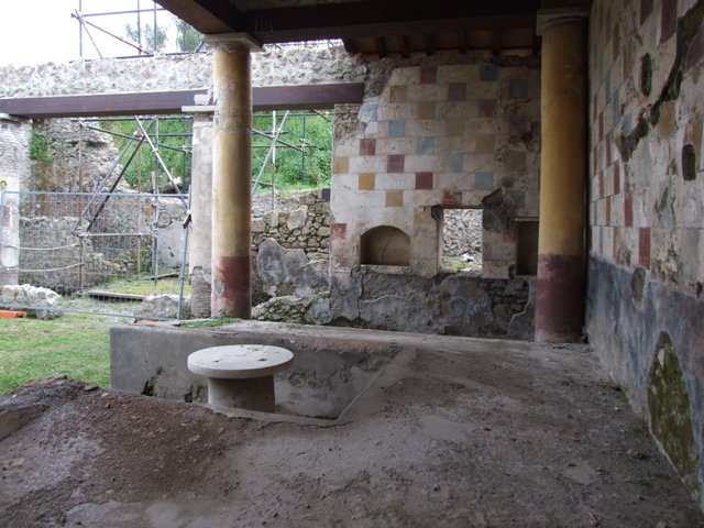III.2.1 Pompeii.  March 2009.  Room 20. Summer Triclinium and Garden area.  East side, looking south.