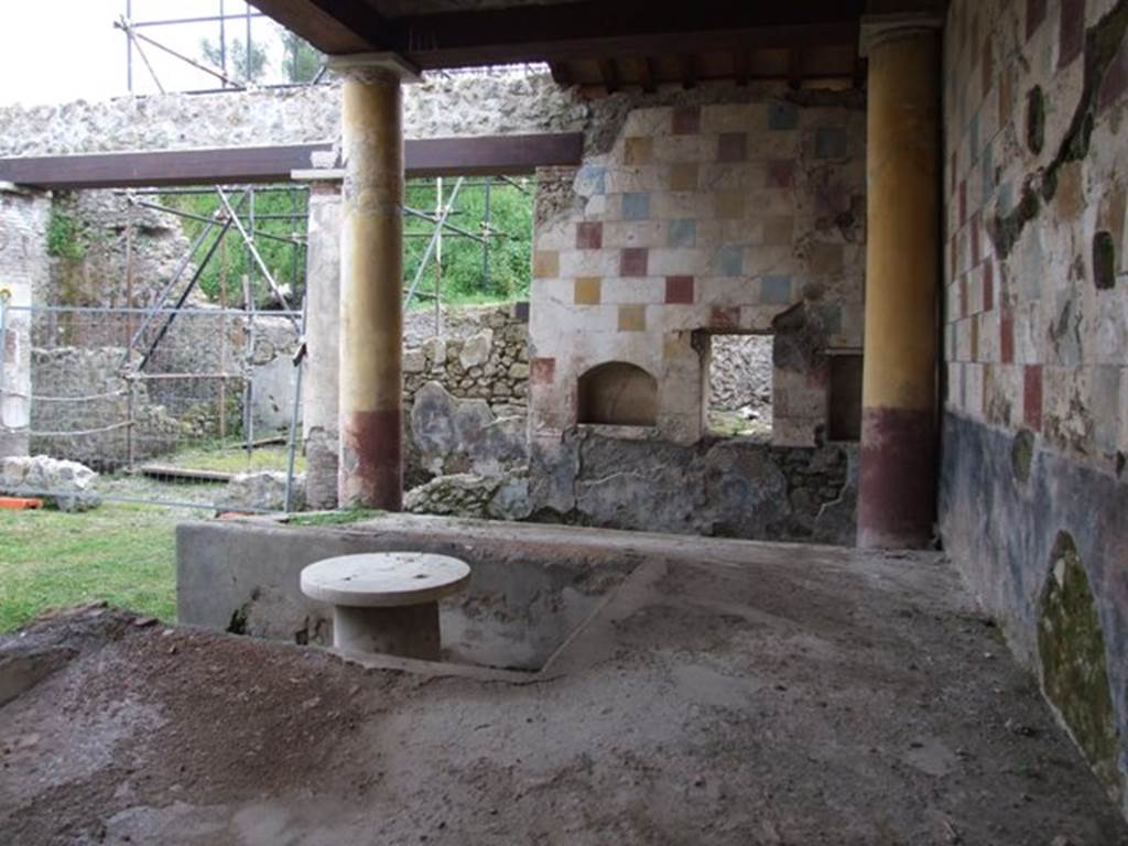 III.2.1 Pompeii.  March 2009.  Room 20. Summer Triclinium.  Looking west across north side of couches.