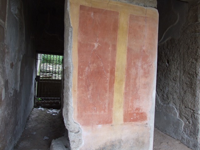 III.4.b. Pompeii.  March 2009.  Window to room 3, and access to room 4, from the north portico.