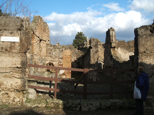 V.I.13 Pompeii. December 2006. Counter.
