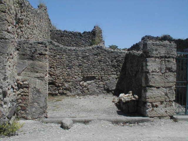 V.1.17 Pompeii. December 2006. Entrance.