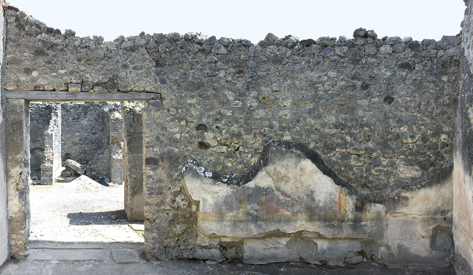 V.1.23 Pompeii. March 2009. Room 18, latrine against east wall.